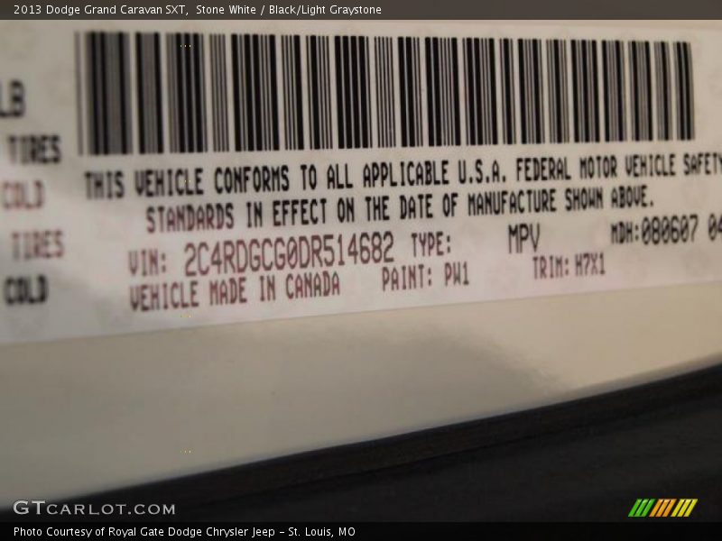 Stone White / Black/Light Graystone 2013 Dodge Grand Caravan SXT