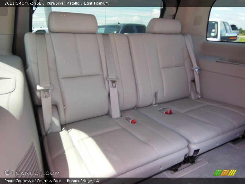 Pure Silver Metallic / Light Titanium 2011 GMC Yukon SLT