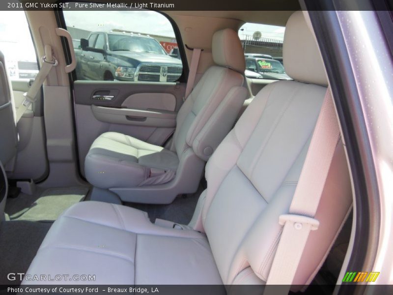 Pure Silver Metallic / Light Titanium 2011 GMC Yukon SLT