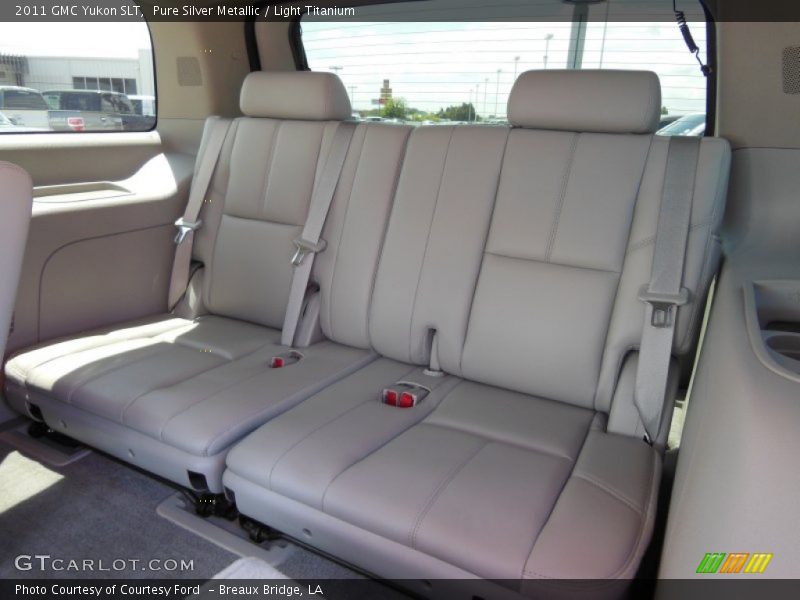 Pure Silver Metallic / Light Titanium 2011 GMC Yukon SLT