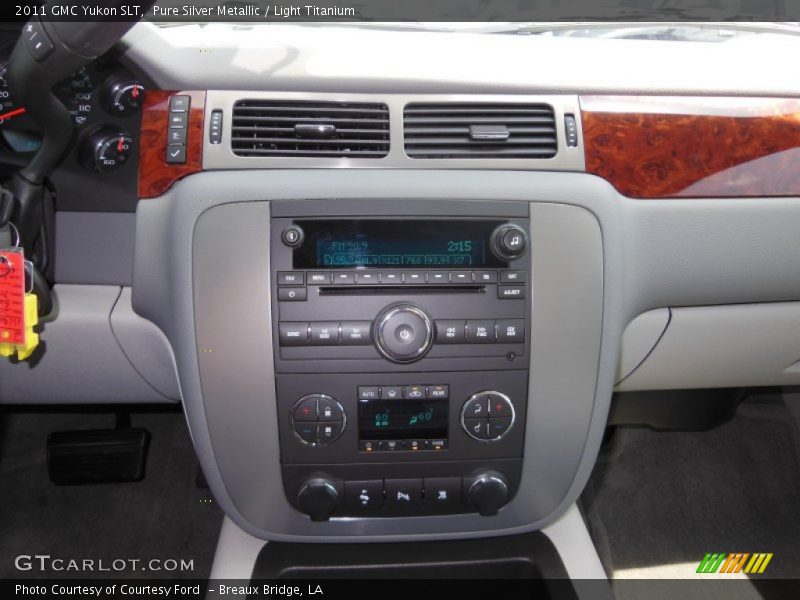 Pure Silver Metallic / Light Titanium 2011 GMC Yukon SLT
