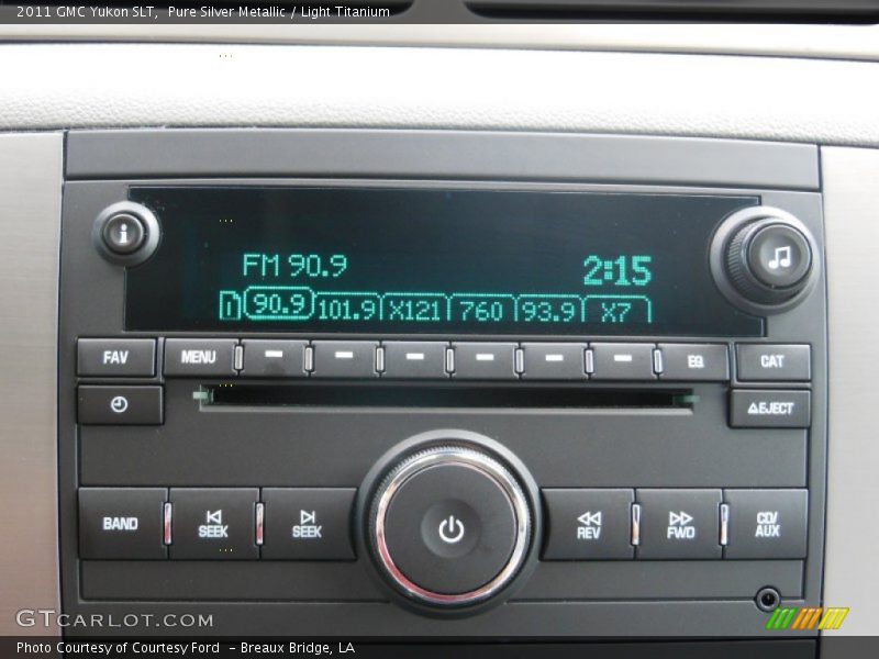Pure Silver Metallic / Light Titanium 2011 GMC Yukon SLT