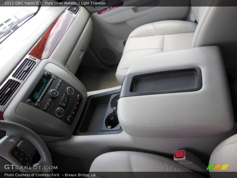 Pure Silver Metallic / Light Titanium 2011 GMC Yukon SLT