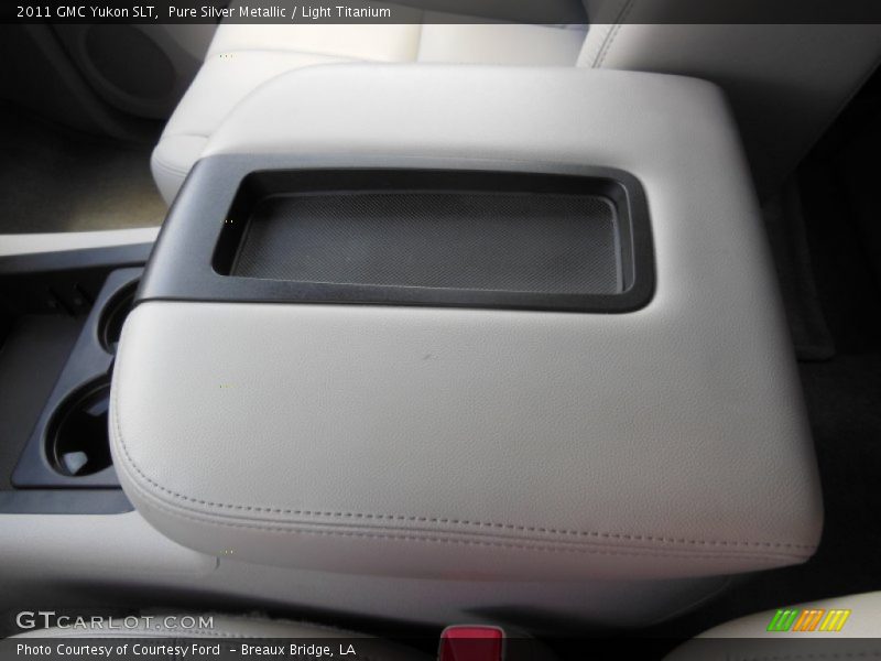 Pure Silver Metallic / Light Titanium 2011 GMC Yukon SLT