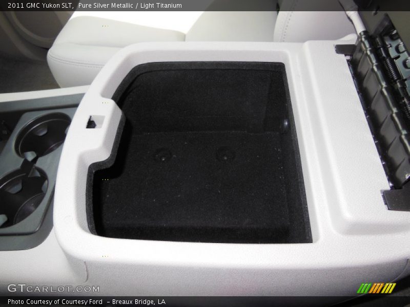 Pure Silver Metallic / Light Titanium 2011 GMC Yukon SLT