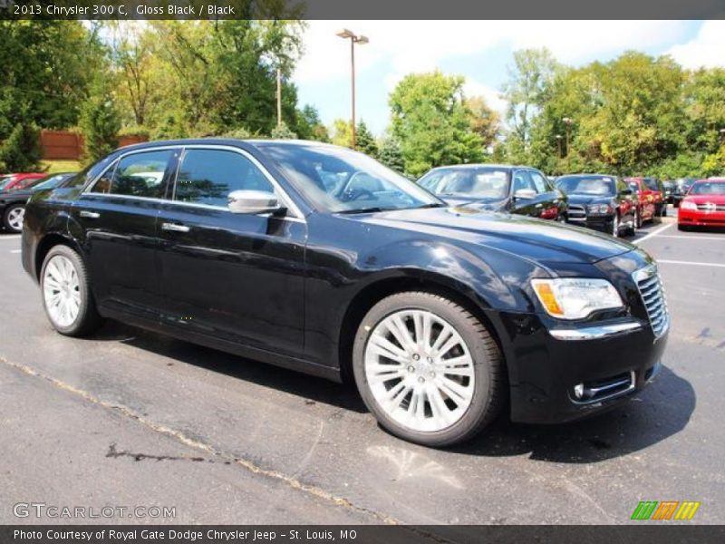 Front 3/4 View of 2013 300 C