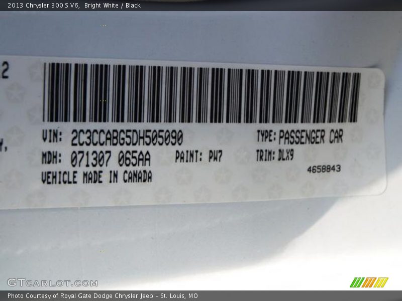 Bright White / Black 2013 Chrysler 300 S V6