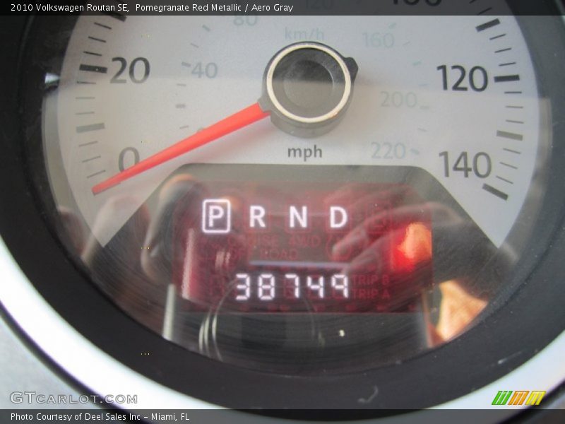 Pomegranate Red Metallic / Aero Gray 2010 Volkswagen Routan SE