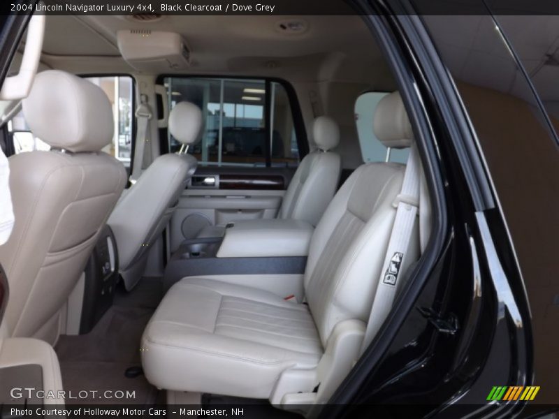 Rear Seat of 2004 Navigator Luxury 4x4