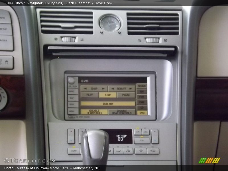 Controls of 2004 Navigator Luxury 4x4