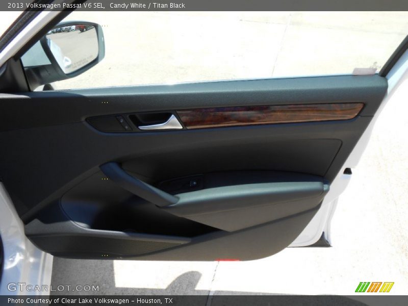 Candy White / Titan Black 2013 Volkswagen Passat V6 SEL