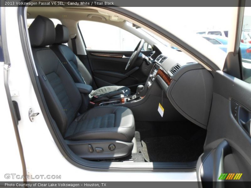Candy White / Titan Black 2013 Volkswagen Passat V6 SEL