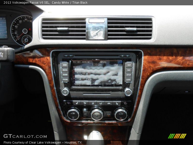 Candy White / Titan Black 2013 Volkswagen Passat V6 SEL