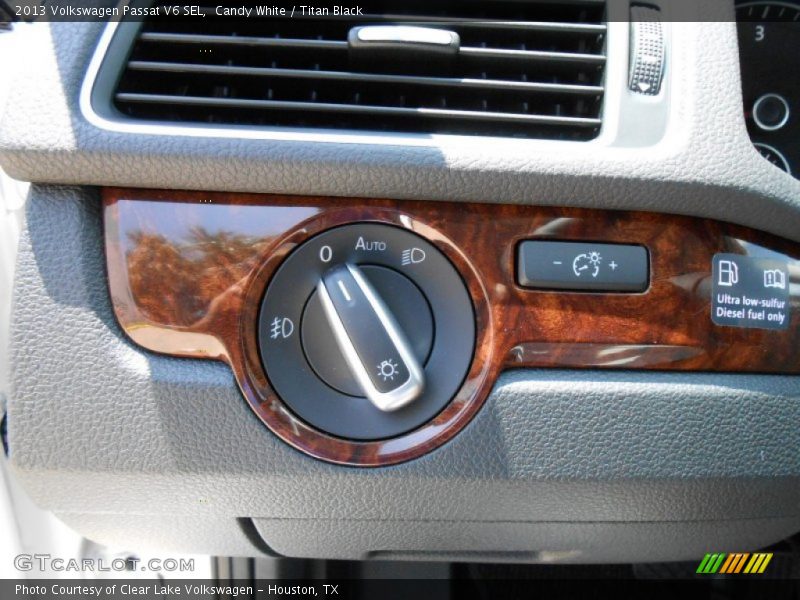 Candy White / Titan Black 2013 Volkswagen Passat V6 SEL