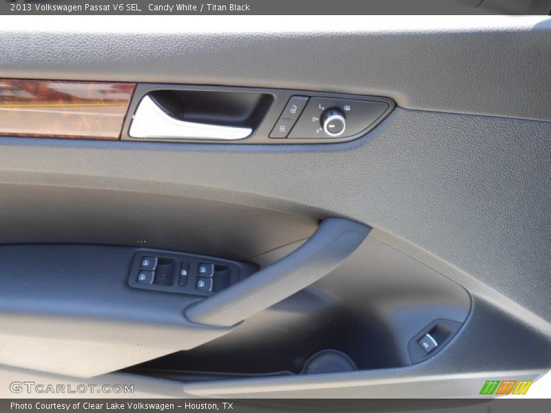 Candy White / Titan Black 2013 Volkswagen Passat V6 SEL