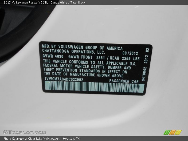 Candy White / Titan Black 2013 Volkswagen Passat V6 SEL
