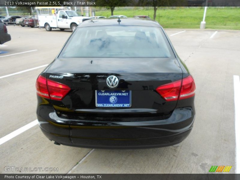 Black / Titan Black 2013 Volkswagen Passat 2.5L S