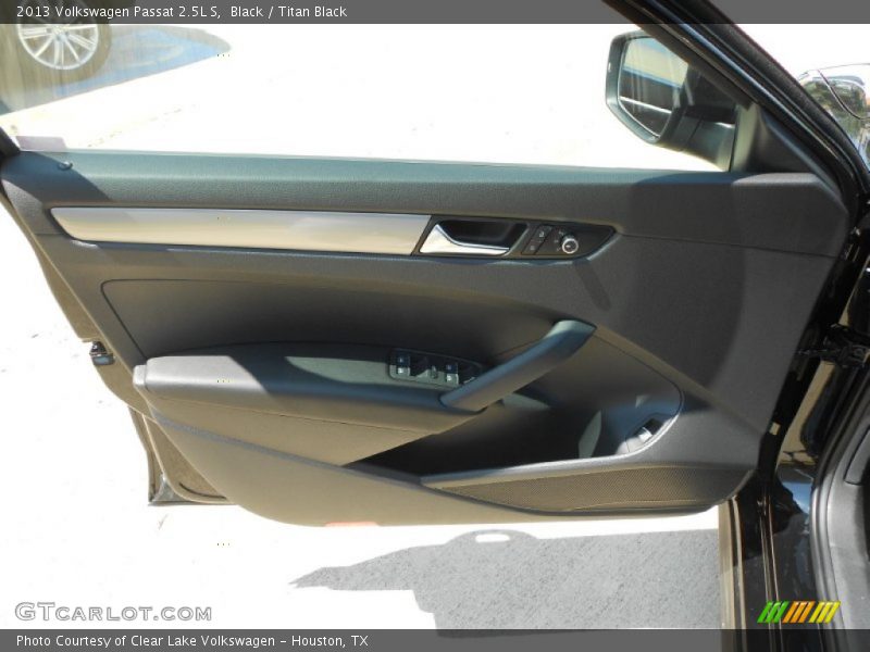 Door Panel of 2013 Passat 2.5L S