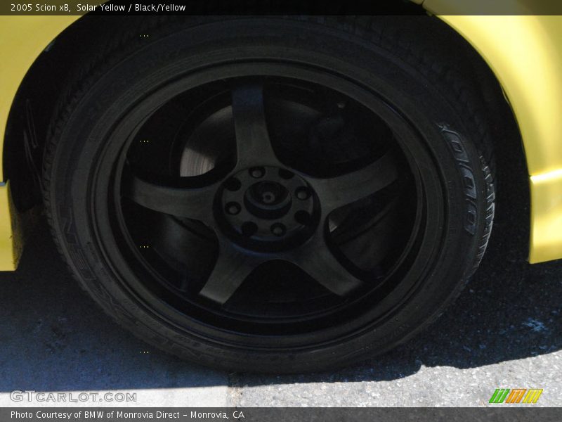 Solar Yellow / Black/Yellow 2005 Scion xB