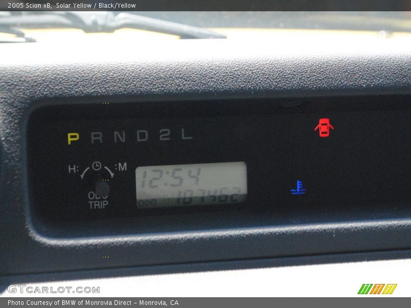 Solar Yellow / Black/Yellow 2005 Scion xB