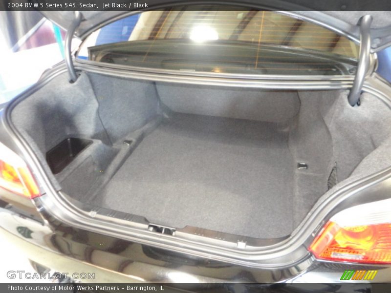  2004 5 Series 545i Sedan Trunk