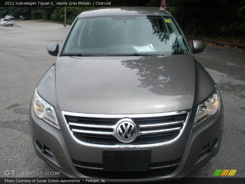Alpine Gray Metallic / Charcoal 2011 Volkswagen Tiguan S