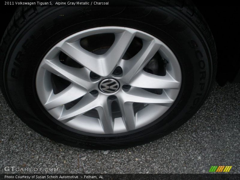 Alpine Gray Metallic / Charcoal 2011 Volkswagen Tiguan S