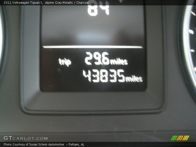 Alpine Gray Metallic / Charcoal 2011 Volkswagen Tiguan S