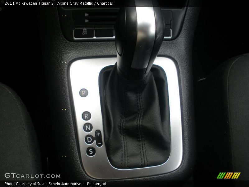 Alpine Gray Metallic / Charcoal 2011 Volkswagen Tiguan S
