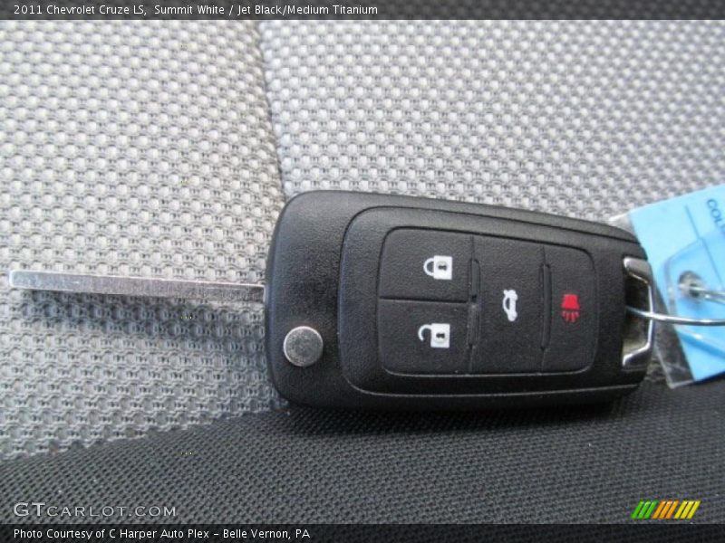 Summit White / Jet Black/Medium Titanium 2011 Chevrolet Cruze LS