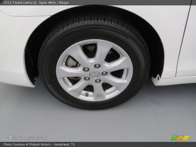 Super White / Bisque 2011 Toyota Camry LE