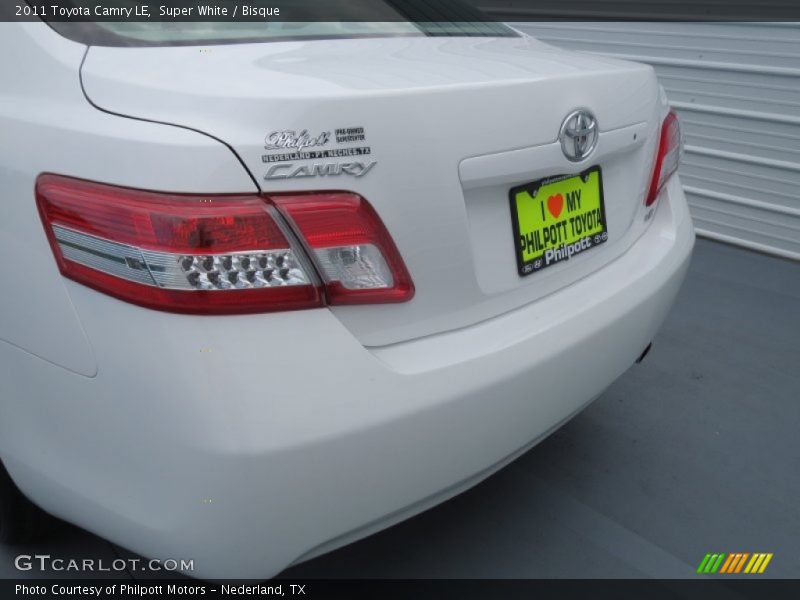 Super White / Bisque 2011 Toyota Camry LE