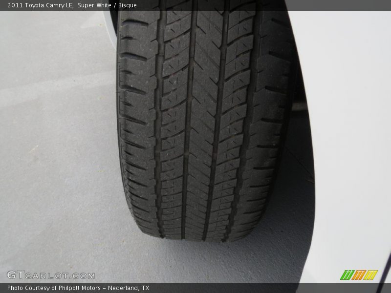 Super White / Bisque 2011 Toyota Camry LE