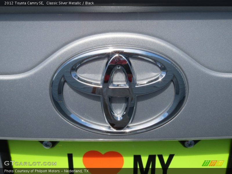 Classic Silver Metallic / Black 2012 Toyota Camry SE