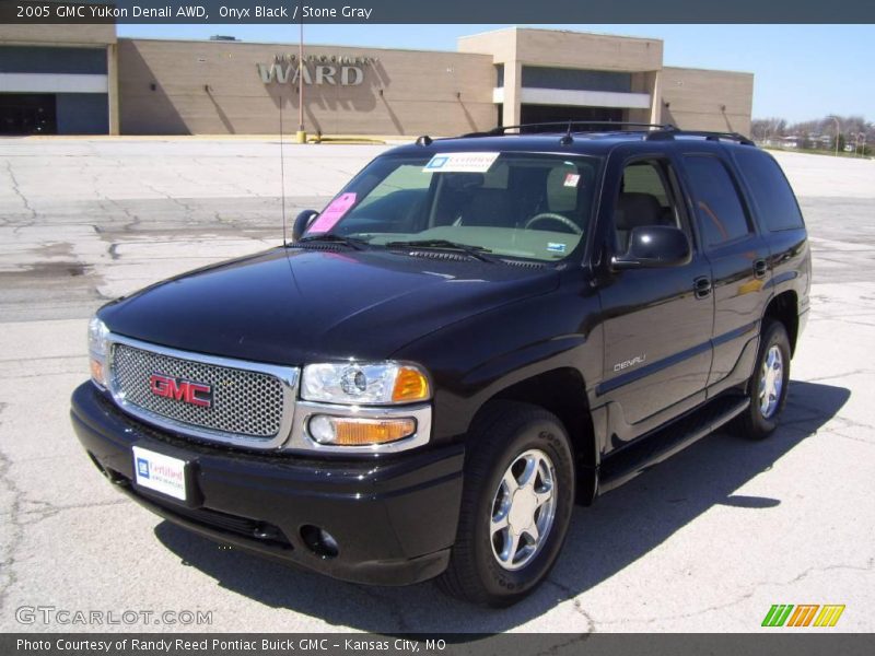Onyx Black / Stone Gray 2005 GMC Yukon Denali AWD
