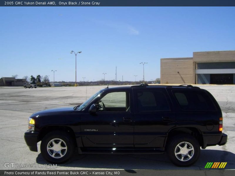 Onyx Black / Stone Gray 2005 GMC Yukon Denali AWD
