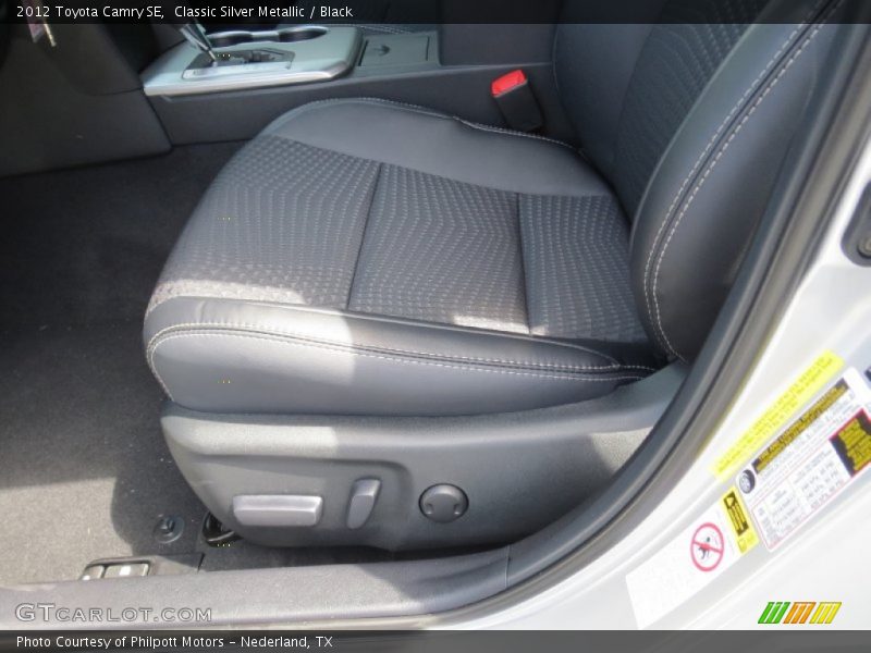 Classic Silver Metallic / Black 2012 Toyota Camry SE