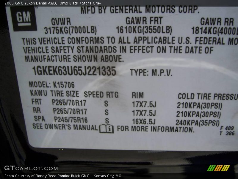 Onyx Black / Stone Gray 2005 GMC Yukon Denali AWD