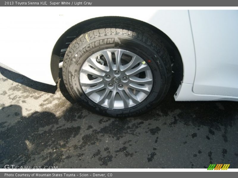 Super White / Light Gray 2013 Toyota Sienna XLE