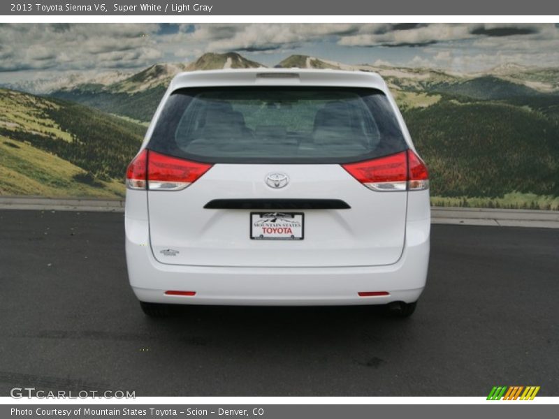Super White / Light Gray 2013 Toyota Sienna V6