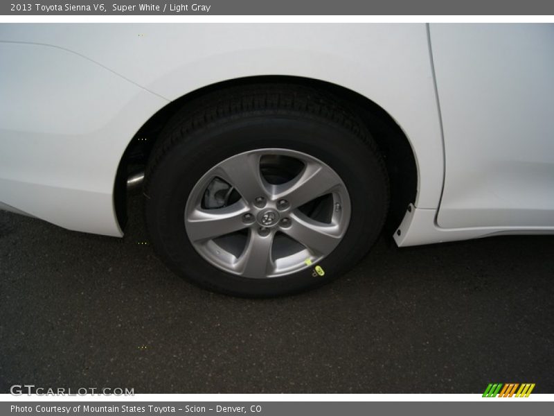 Super White / Light Gray 2013 Toyota Sienna V6