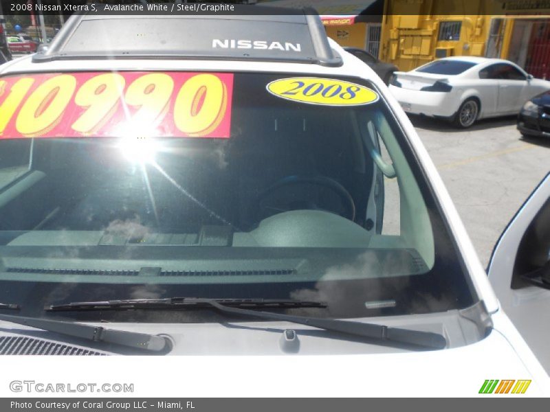 Avalanche White / Steel/Graphite 2008 Nissan Xterra S