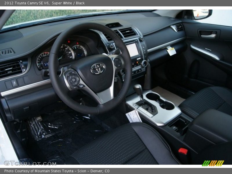 Super White / Black 2012 Toyota Camry SE V6