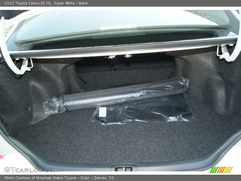 Super White / Black 2012 Toyota Camry SE V6
