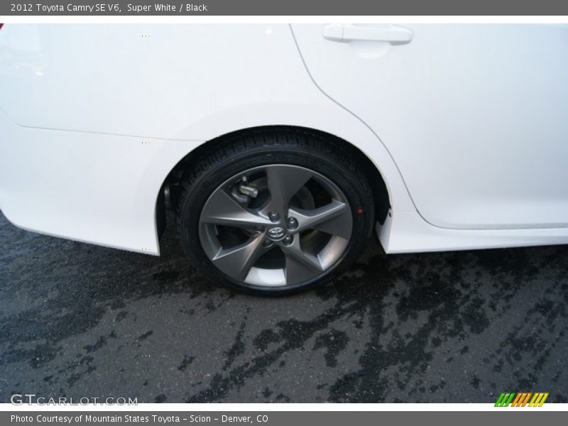 Super White / Black 2012 Toyota Camry SE V6