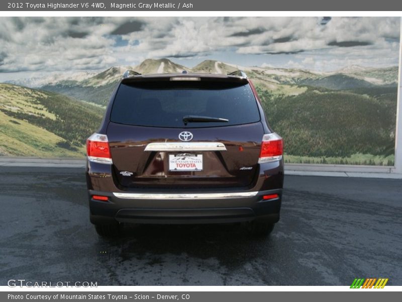 Magnetic Gray Metallic / Ash 2012 Toyota Highlander V6 4WD