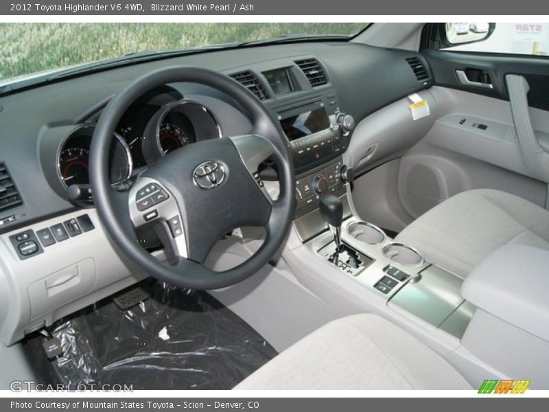 Blizzard White Pearl / Ash 2012 Toyota Highlander V6 4WD