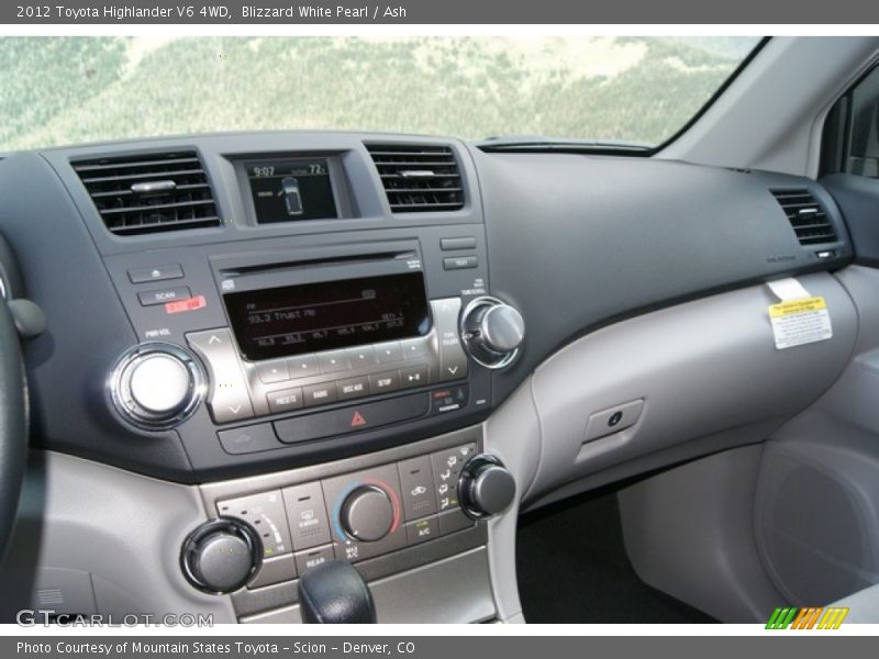 Blizzard White Pearl / Ash 2012 Toyota Highlander V6 4WD