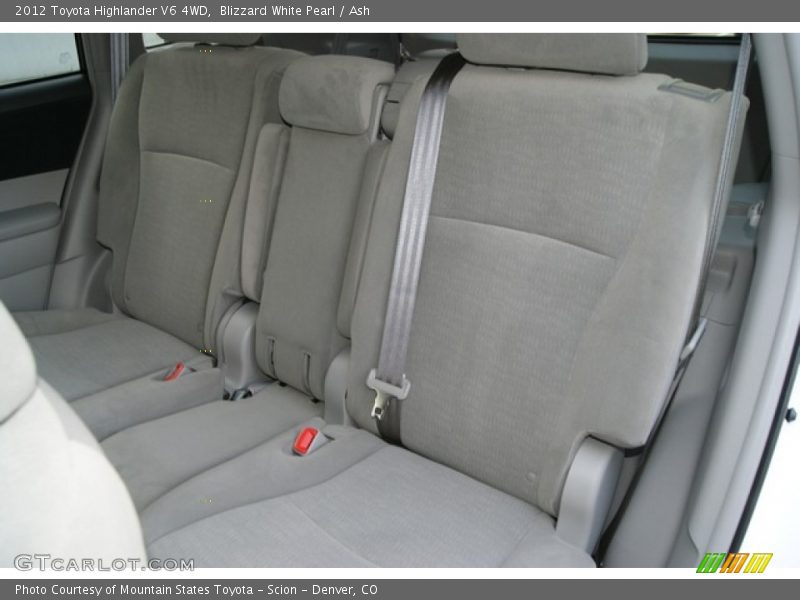 Blizzard White Pearl / Ash 2012 Toyota Highlander V6 4WD