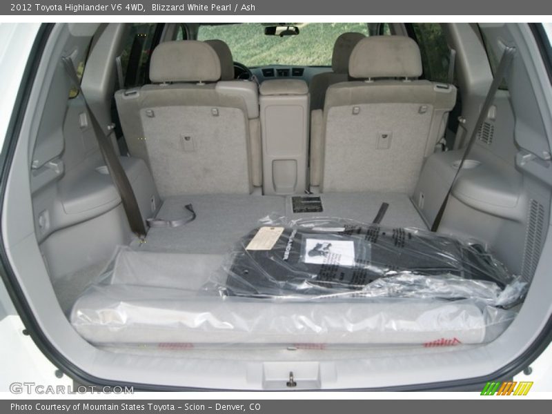 Blizzard White Pearl / Ash 2012 Toyota Highlander V6 4WD